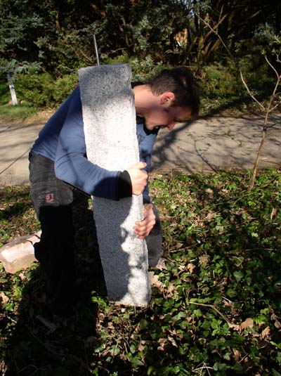 Gartenskulpturen aufstellen