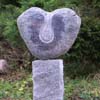 Herzstein-Gartenskulptur